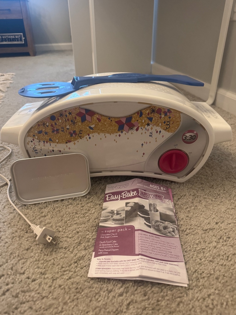 Hasbro Easy-Bake Portable Toy Oven in White with Pink Dial and Blue Utensil